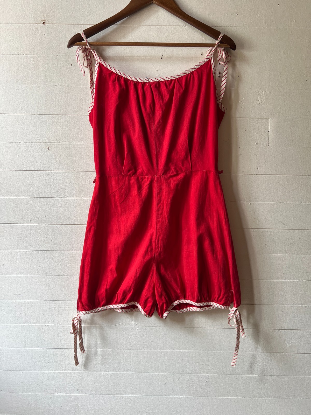 Vintage 1950s PLAYSUIT Romper Jumpsuit Cute Dog Patch – 36x28x27 – AR FL