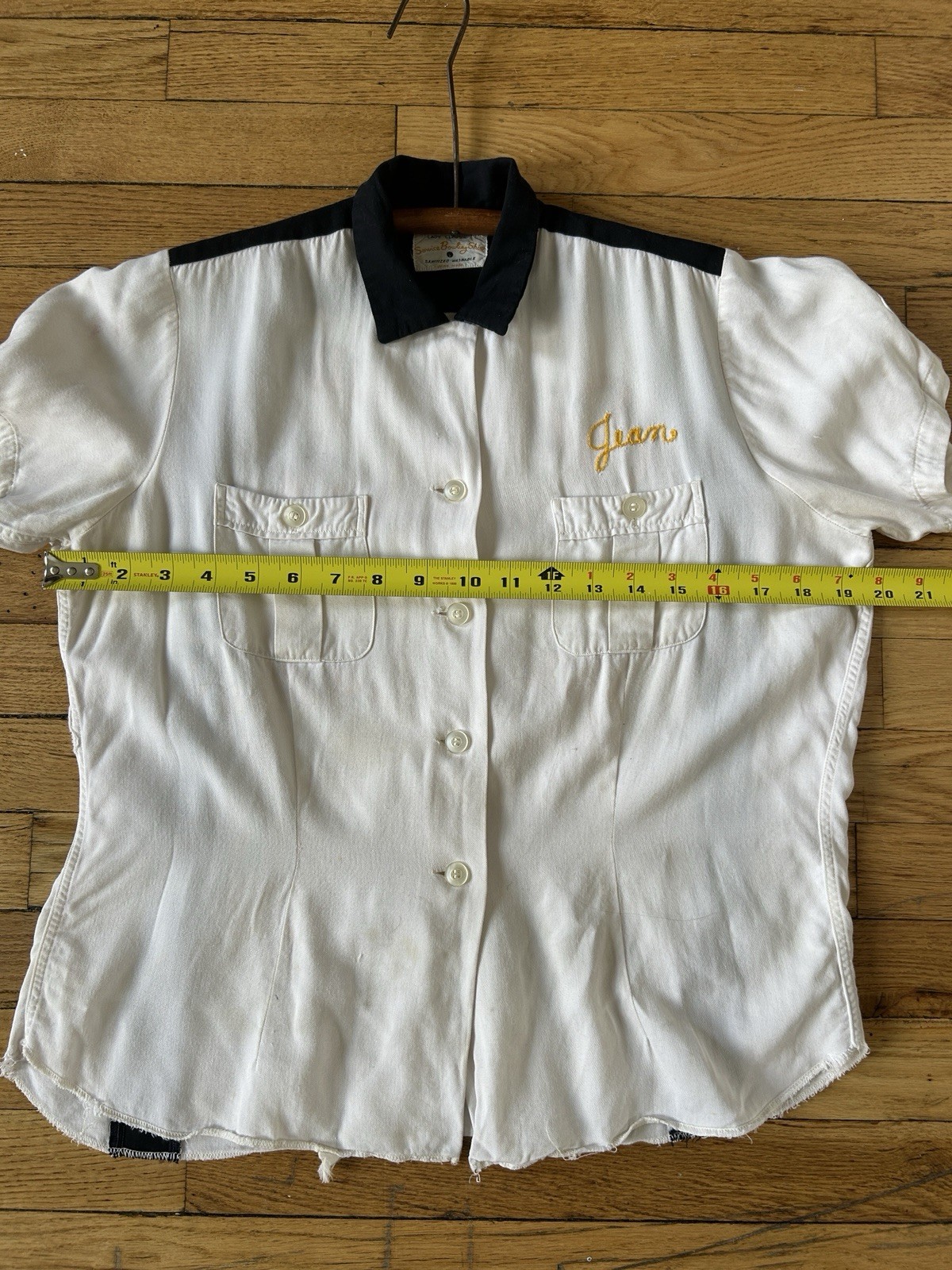 Vintage 1950s Rayon Loop Collar Bowling Shirt Women’s Size 34 Chain Stitch White