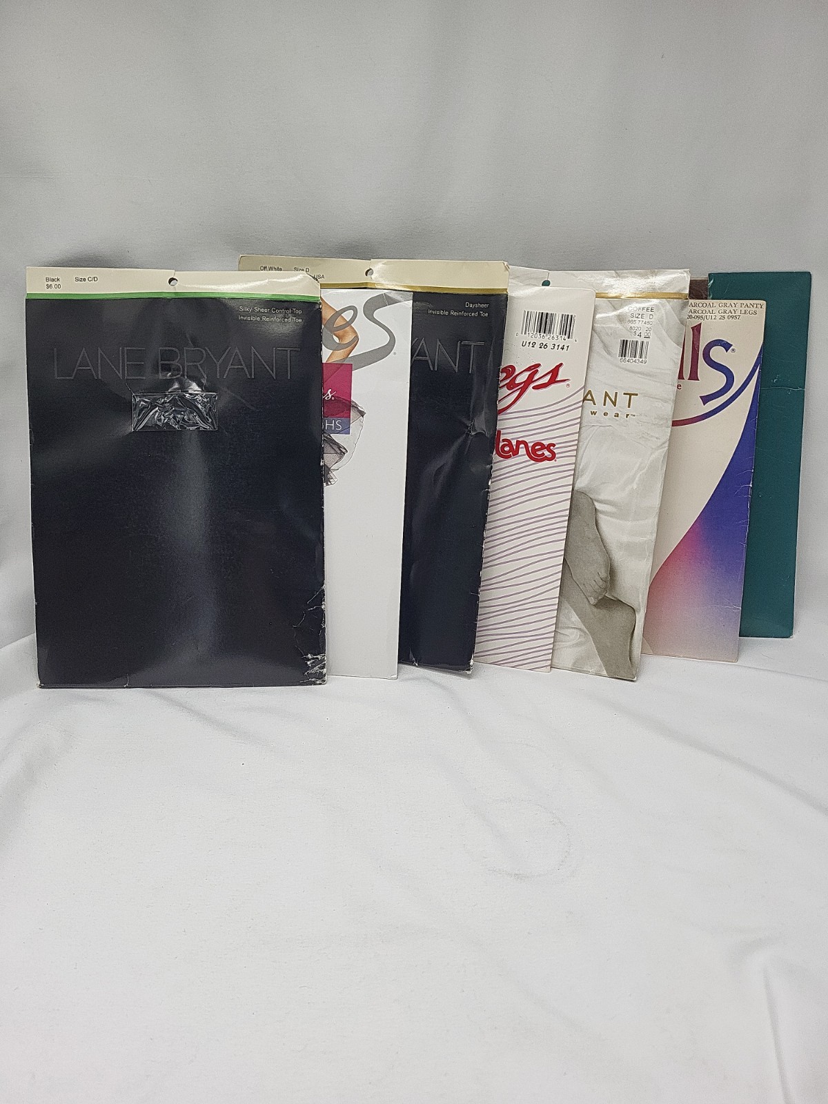 Ladie&rsquo;s Vintage Panty Hose – Lot Of 7 – Sizes CD & D – Various Colors & Makers