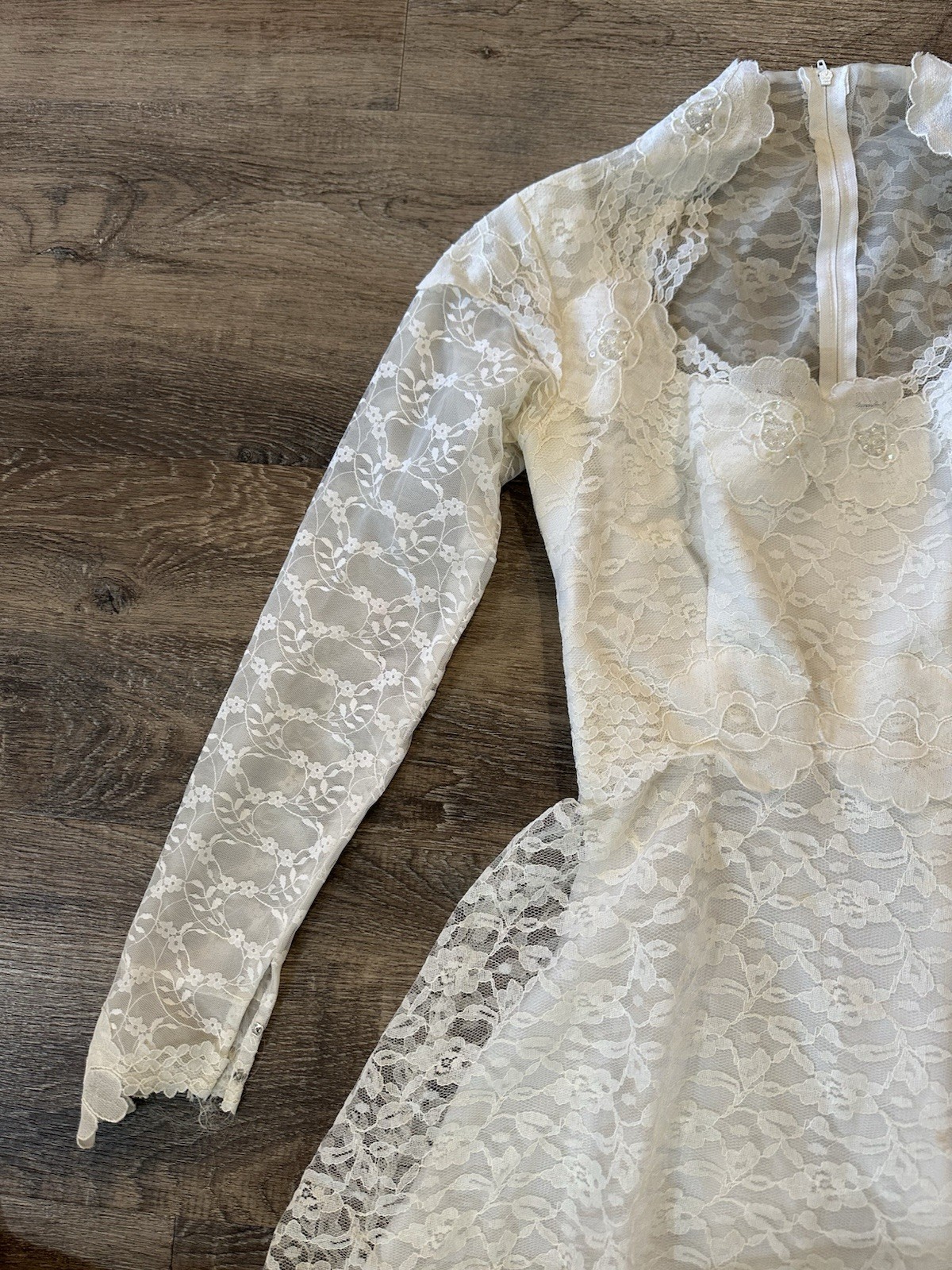 Vintage Wedding Dress Gown S White Chantilly Lace Long Sleeve Fitted Train Veil