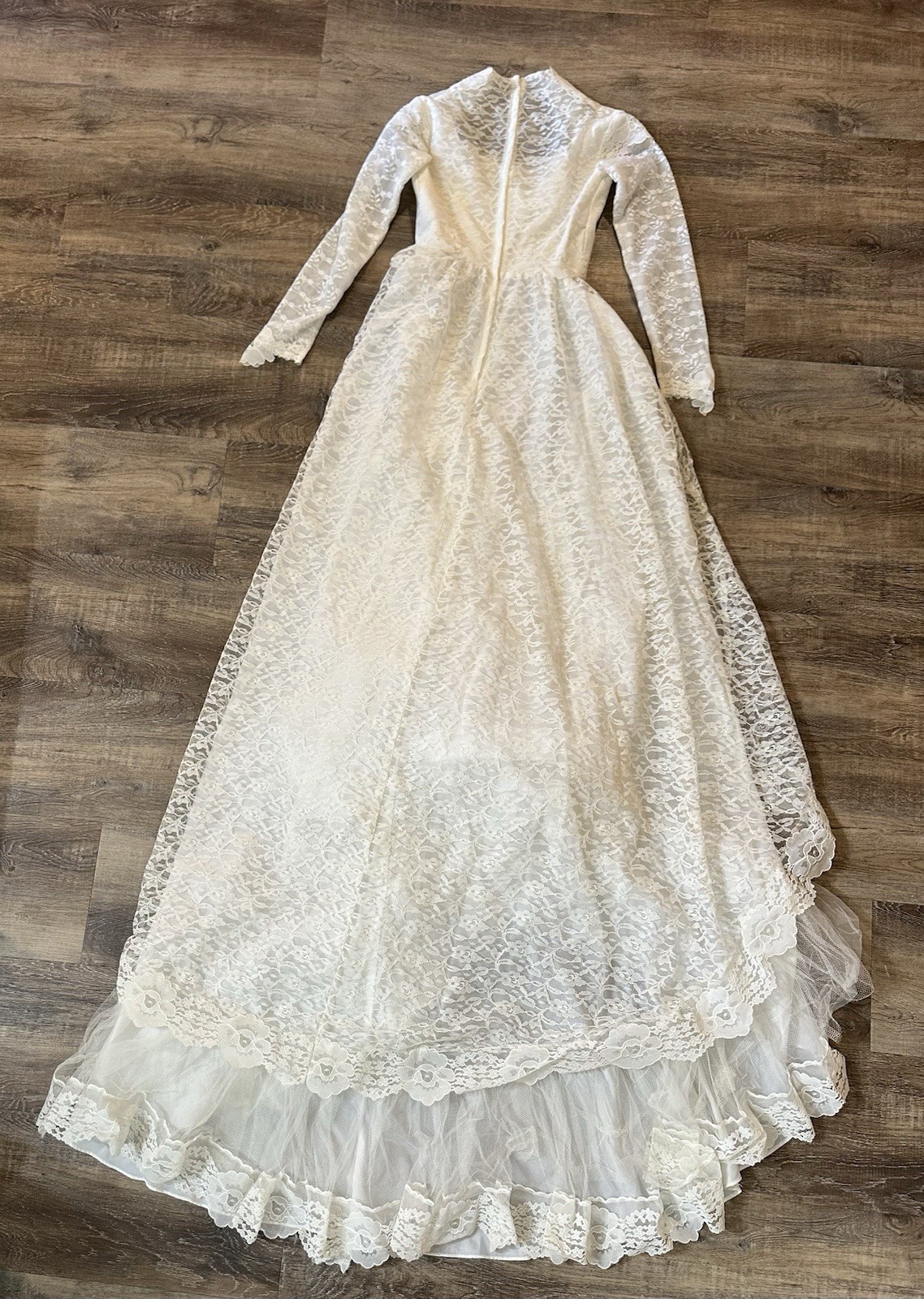 Vintage Wedding Dress Gown S White Chantilly Lace Long Sleeve Fitted Train Veil