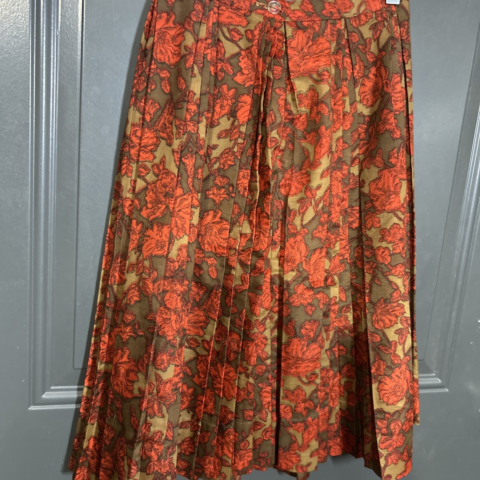 None Branded Vintage Red And Brown Flower Vest And Pleaded Skirt