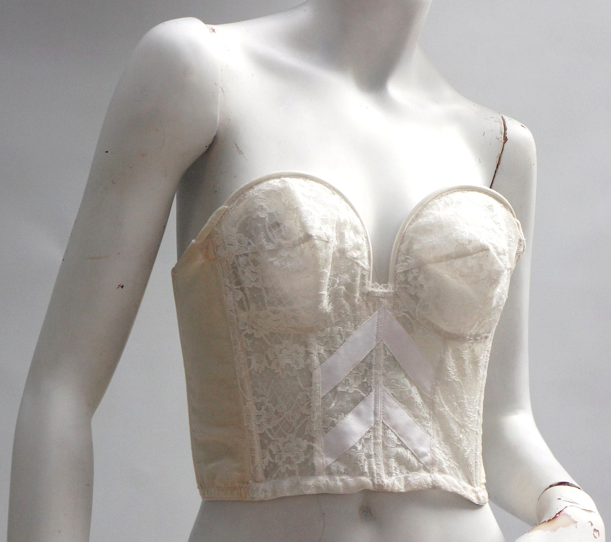 Vintage 50s Strapless Creme Lace Bustier Corset Bra Low-Nuff By Lady Marlene