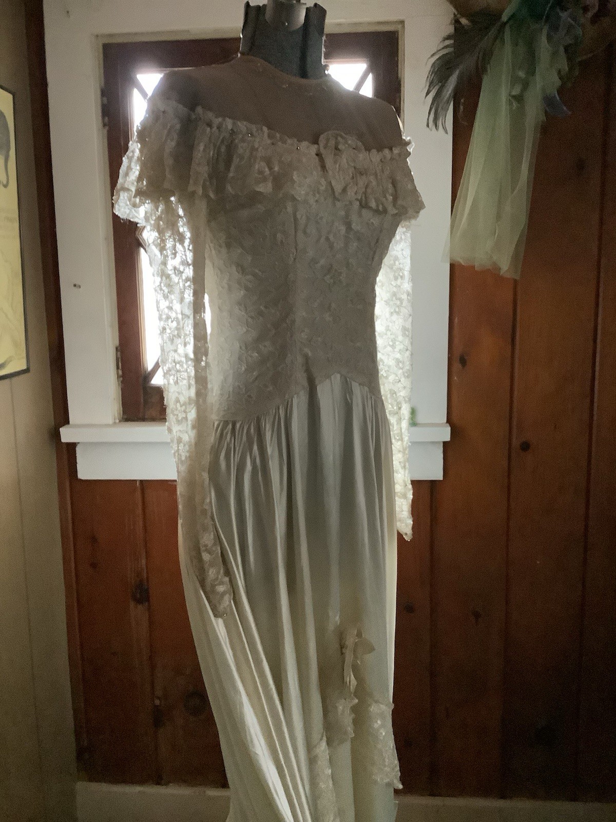 Vintage Early 1930’s Lily Of Valley Satin Roses Lace Jewel Wedding Gown 34-28-52