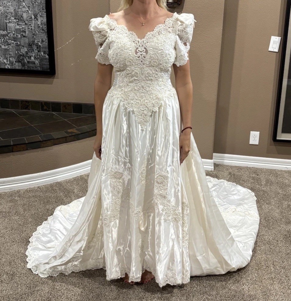 Vintage 1993 Satin Beaded Wedding Gown Size 0-2 White 3 Piece Floral Details