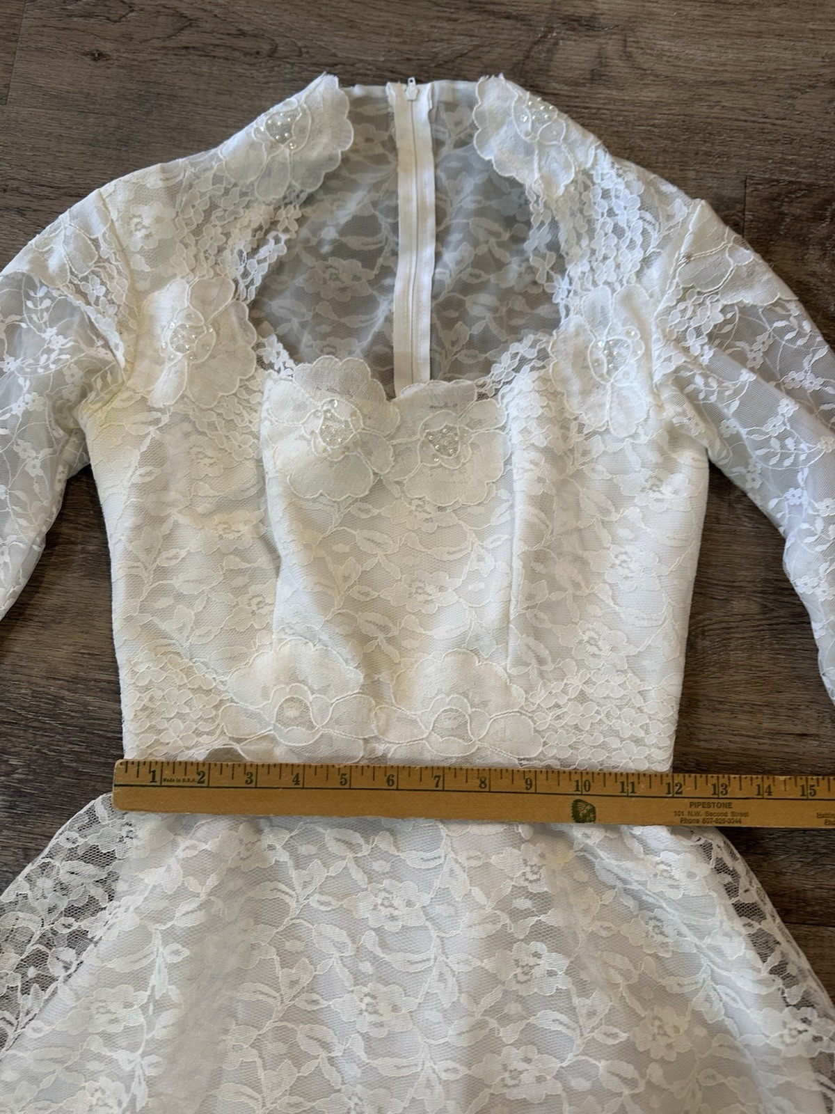 Vintage Wedding Dress Gown S White Chantilly Lace Long Sleeve Fitted Train Veil