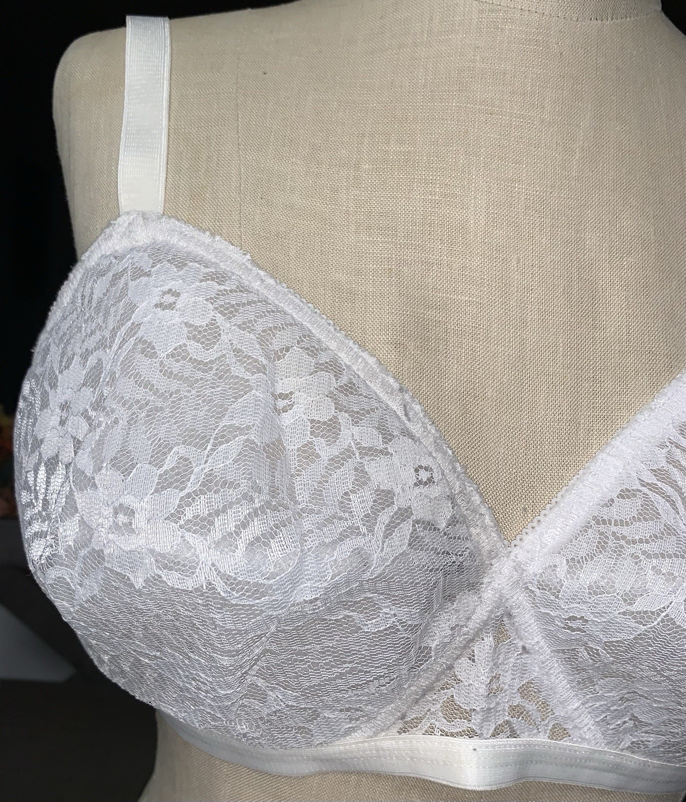 A8 NOS 1722 WALMART SIMPLY BASIC 42C CLASSIC WHITE MODEST PROMO BRA GRANNY LACE
