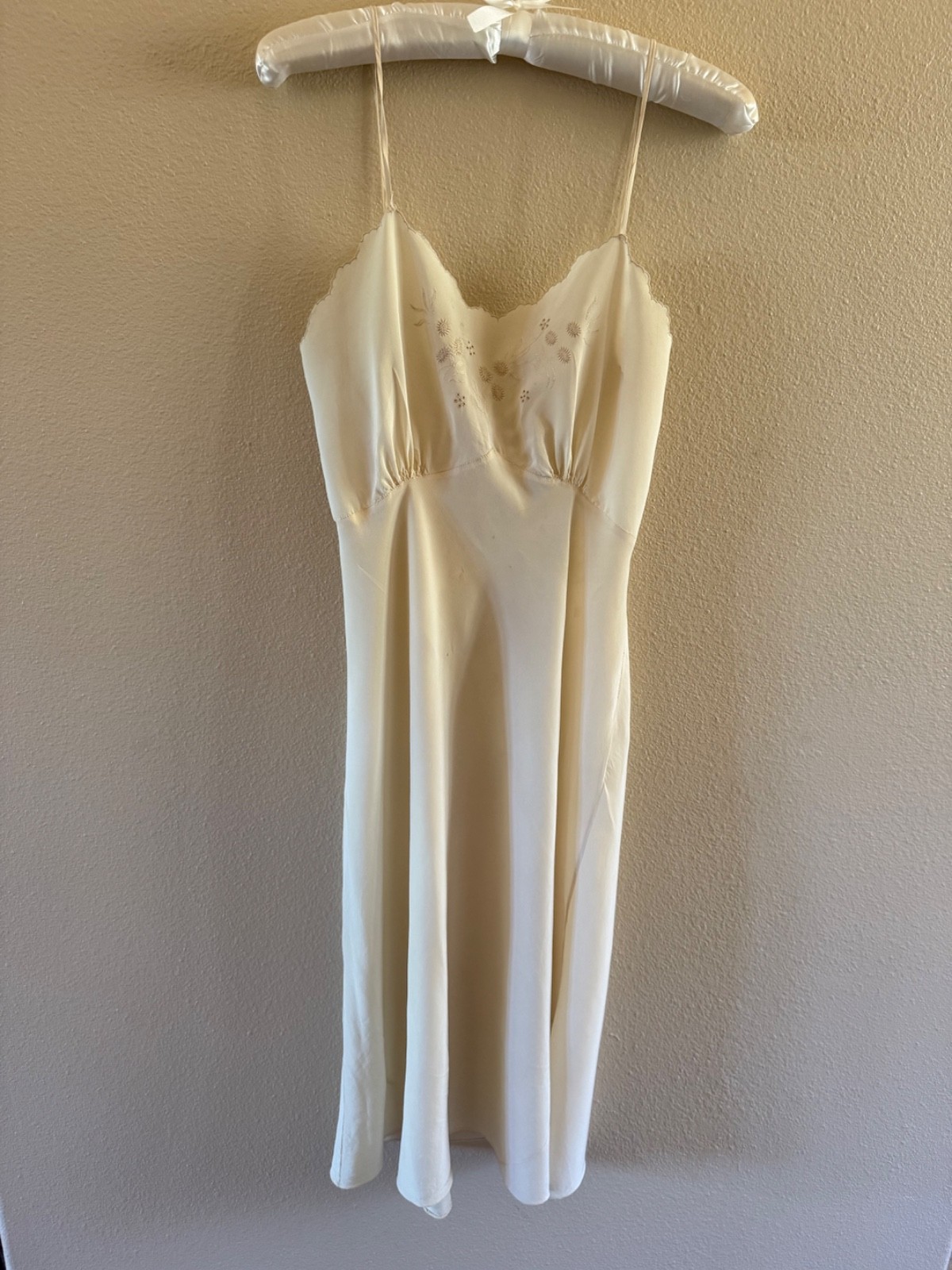 VTG 1940&rsquo;s Italian 100% Silk Handmade Ivory Slip or Nightgown