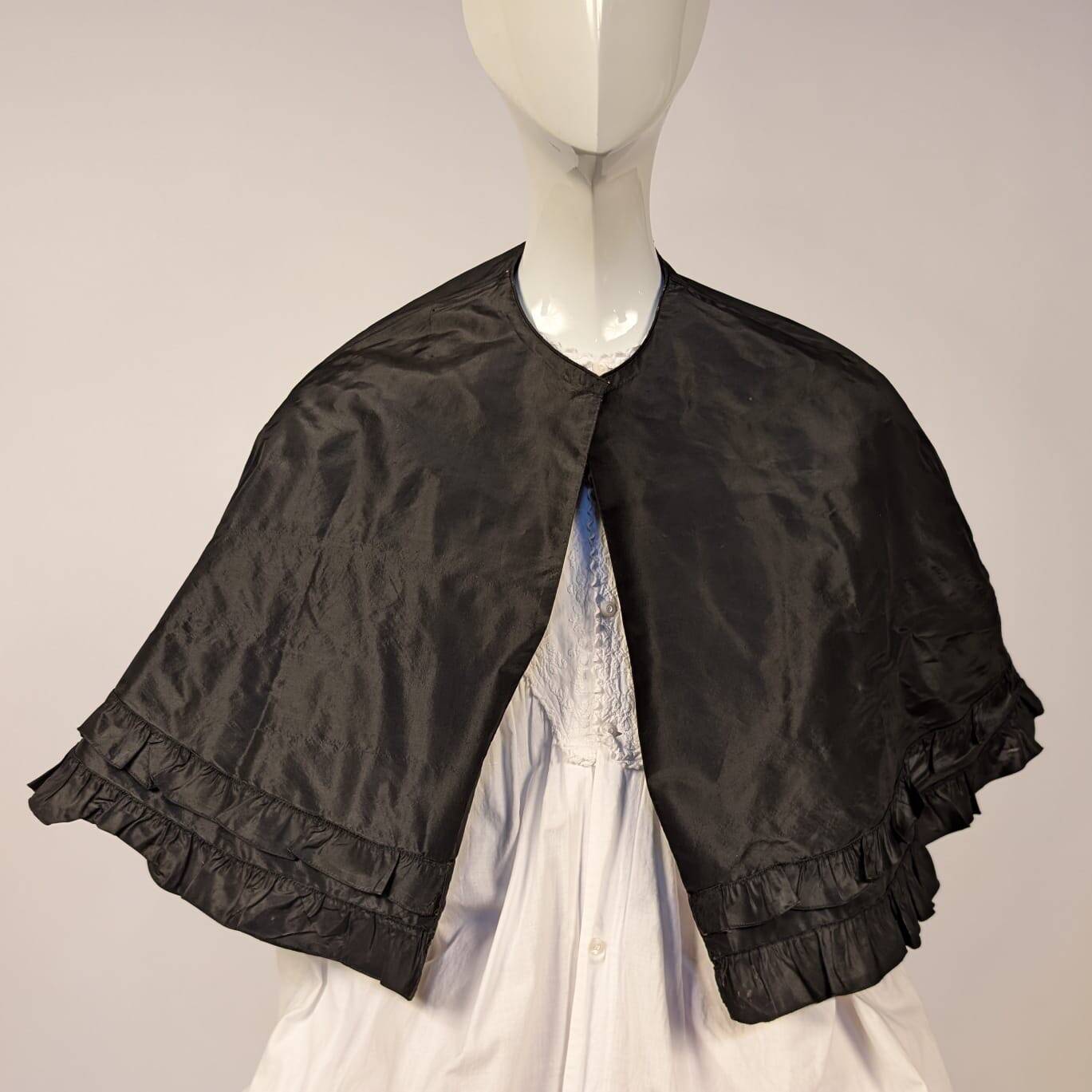 CIVIL WAR 1860’S BLACK SILK TAFFETA CAPE FR THE JOHN WAY BEEDE ESTATE PF NH