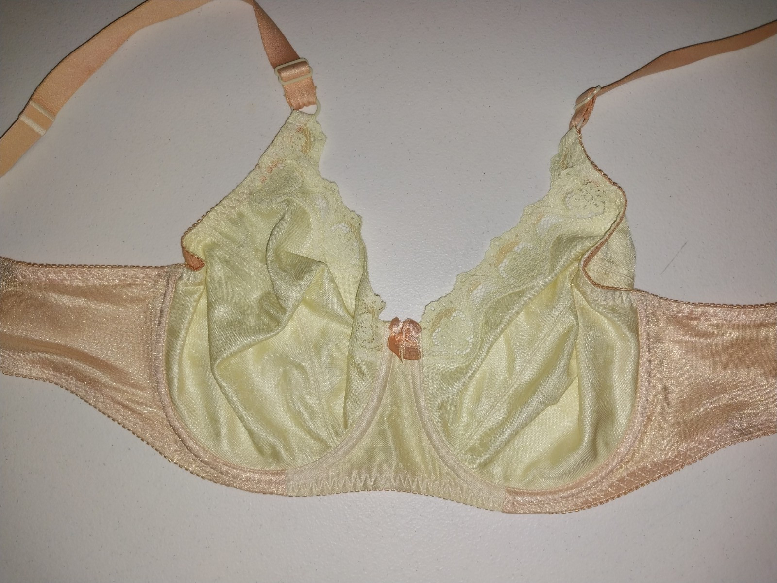 VTG SILKY NYLON PEACH YELLOW DAISY FLOWER UW BRA HANES NWT BIT POINTY PIN UP 36D