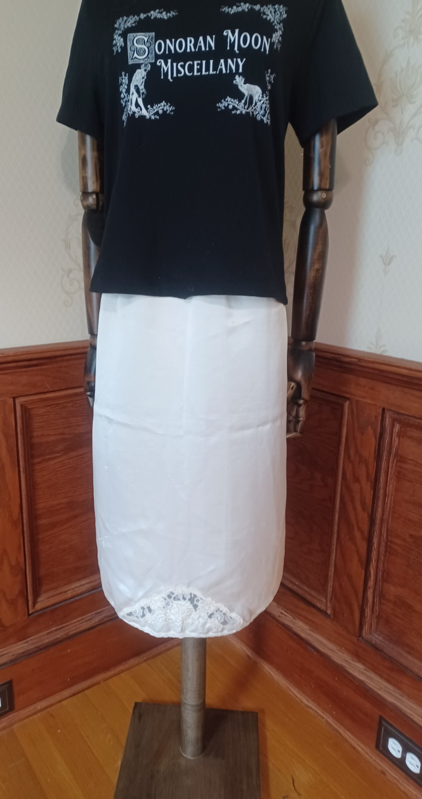 Vintage 1960s/70s Lorraine Ivory Embroidered Cottagecore Coquette Half-Slip