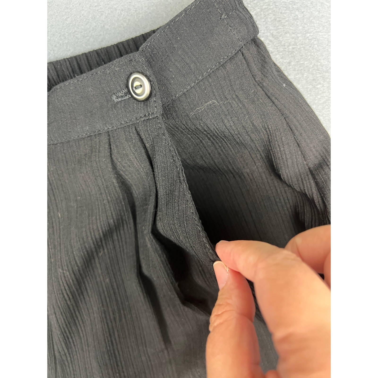 Vintage Pleated High Waist Shorts Minimalist Dark Academia Black Rayon XS/0/2