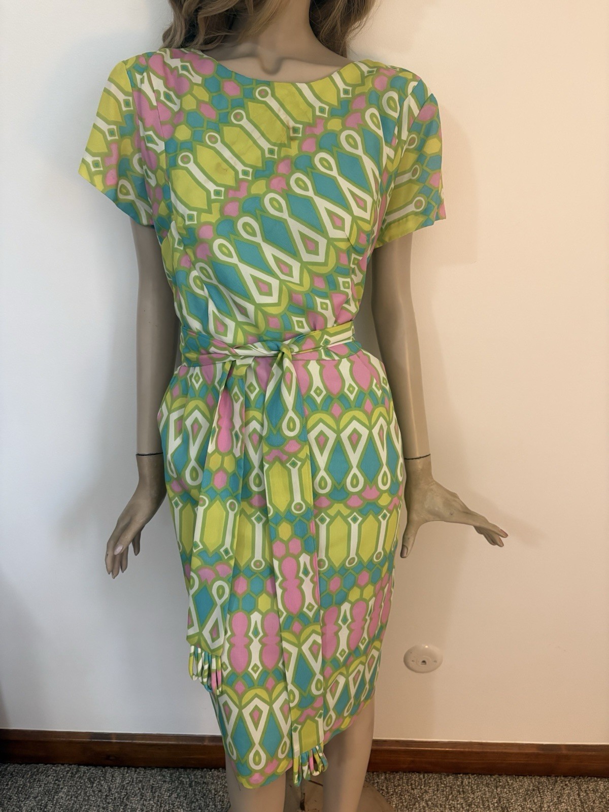 Fabulous Fun Vintage 1950s 1960s Sexy VOLUP Retro Wiggle Dress