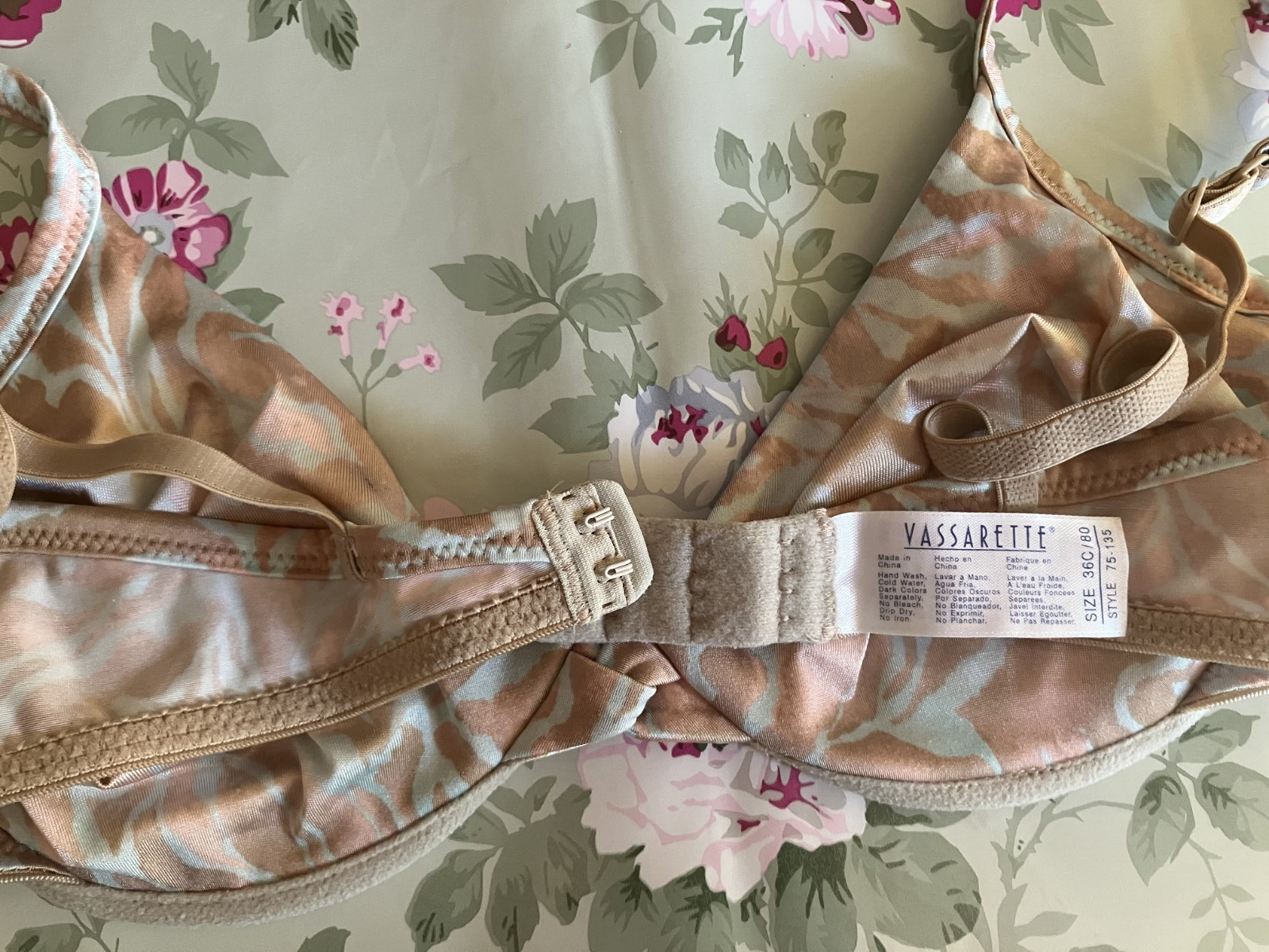 Vassarette 36C, 36D, 38C OR 36D Underwire Bra Floral Lace