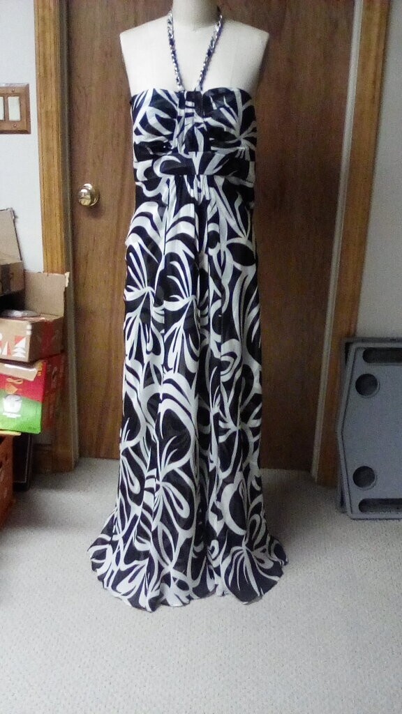 DONNA RICCO NEW YORK SILK HALTER STYLE FORMAL EVENING GOWN BLACK & White SIZE 8P