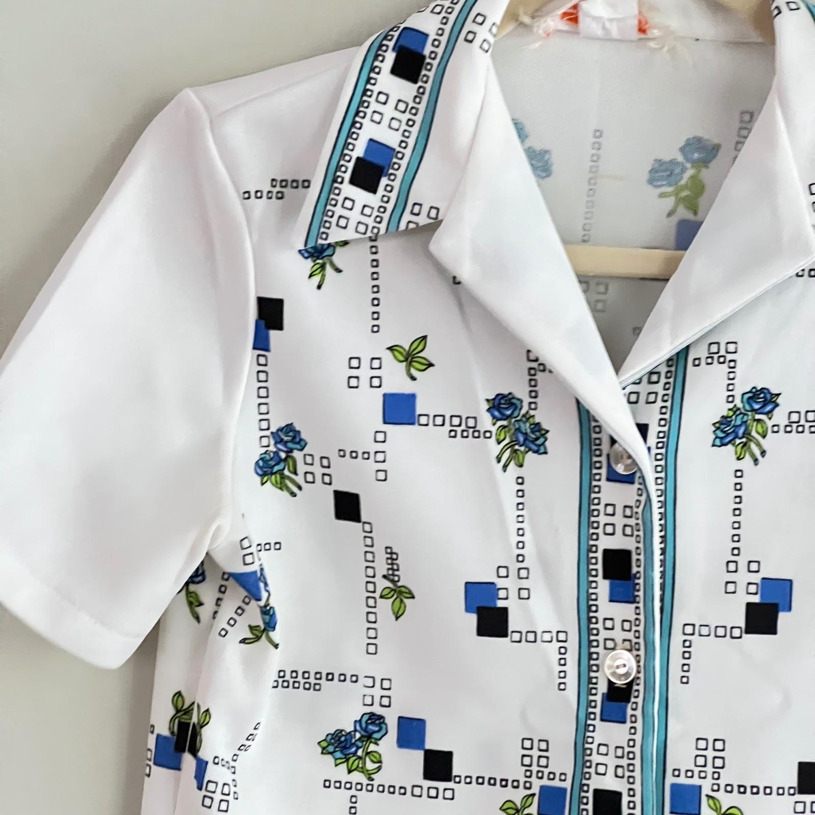 Smartique Button Up Blouse Sz S M Vintage 70s Floral Geometric White Blue Retro