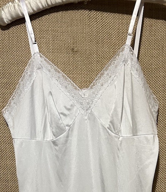 Vanity Fair Full Slip Bright White Lace Trim Nylon Modesty Lingerie 38 Inch Bust