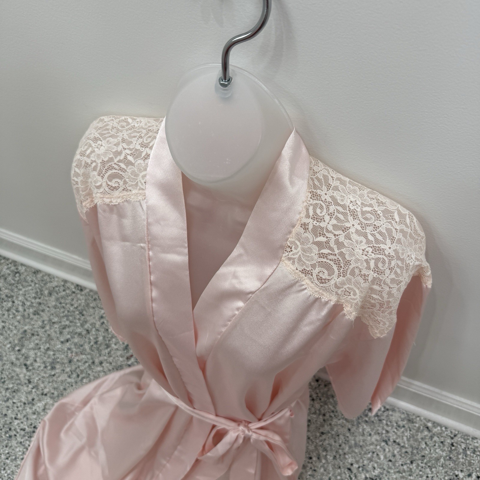 VTG Miss Elaine Satin Robe Womens M Pink Lace Cottagecore Modest Dainty USA Made