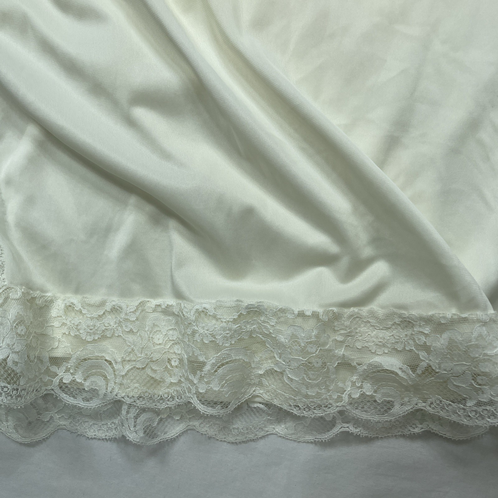 Vintage Intimates Lane Bryant Half Slip 1X Ivory 32&Prime; Long Nylon Lace 13&Prime; Slit