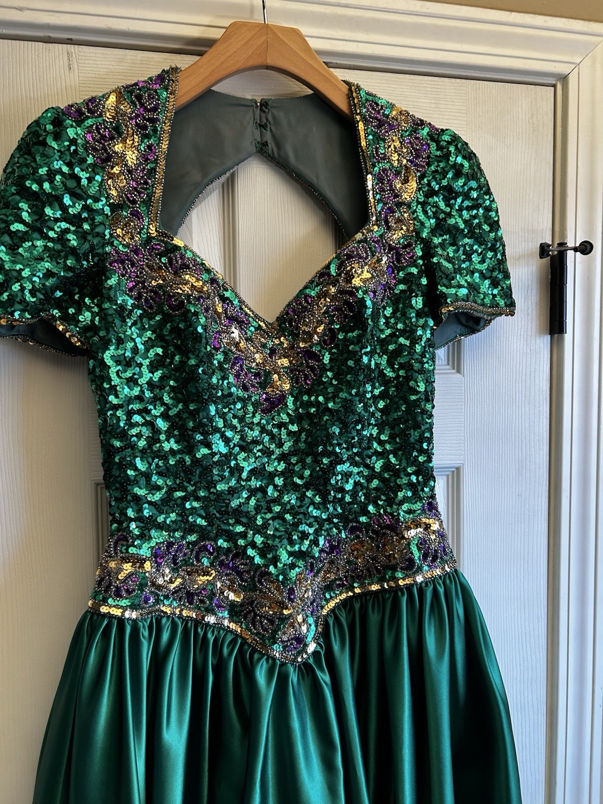 mike benet dress emerald green sequins Mardi Gras Ball Size 8 St. Patrick’s Day