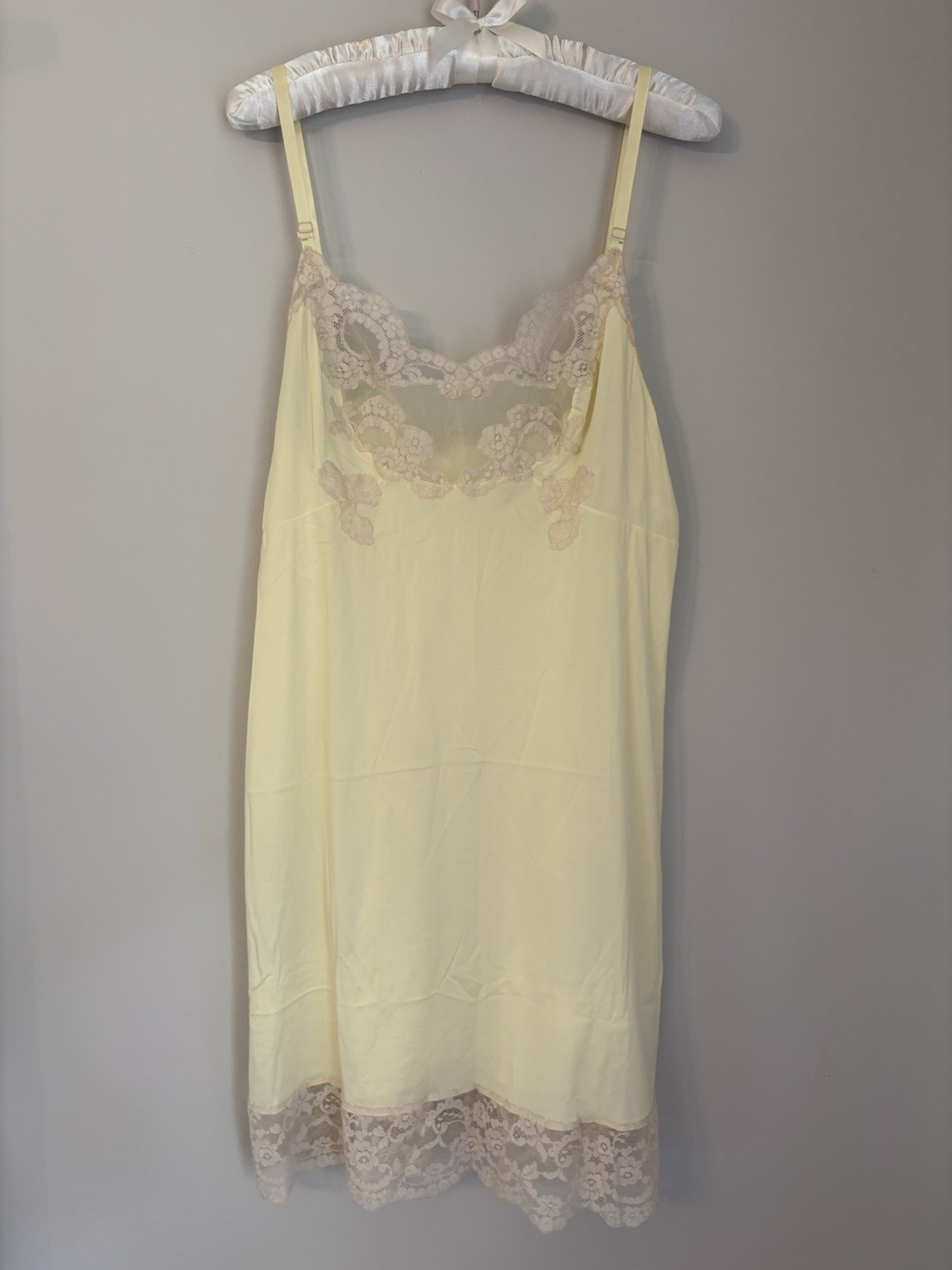 Vtg Kayser Light Yellow Full Slip Lace Trim Women’s Size 38 S Lingerie EUC USA