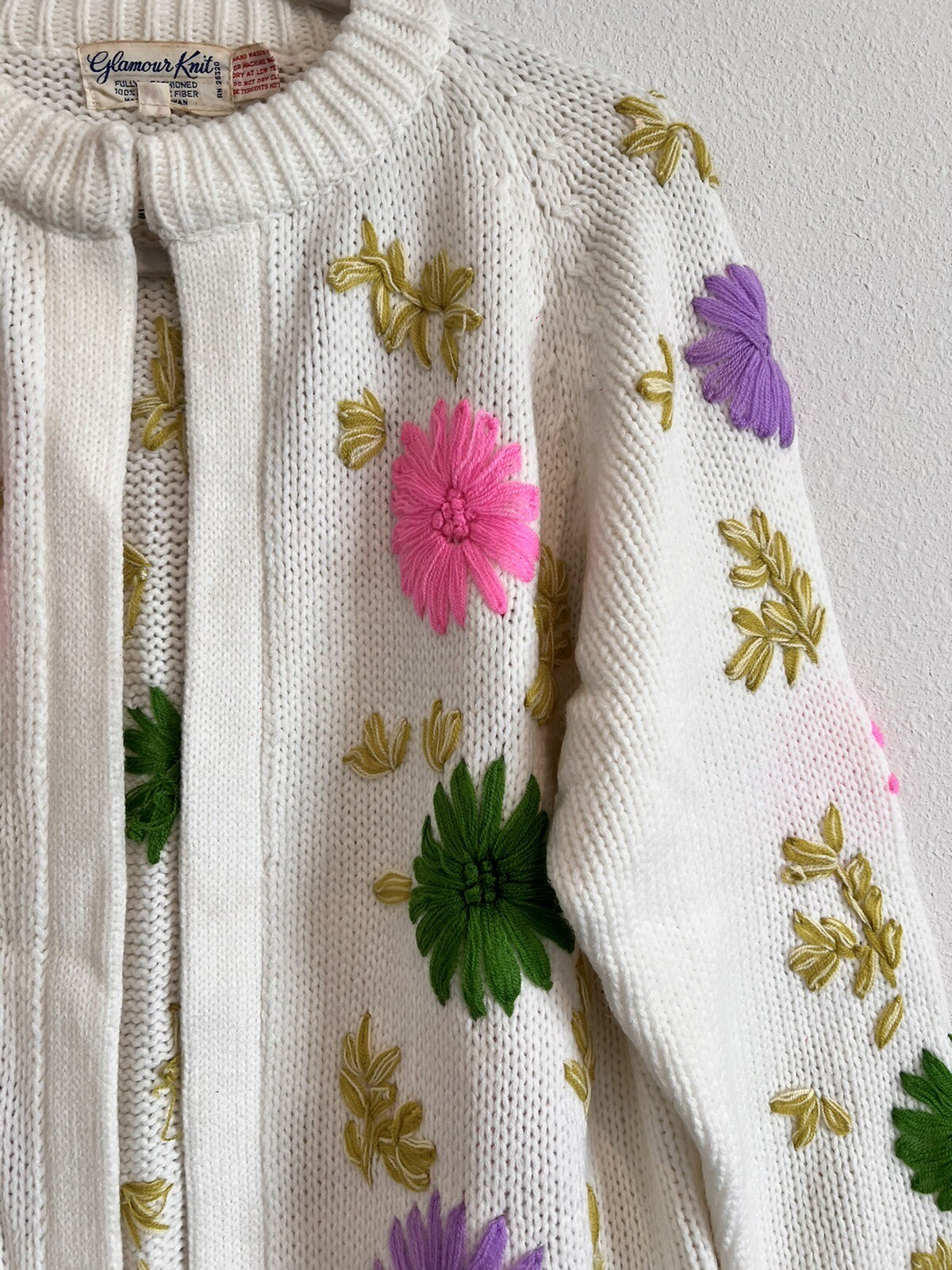 1960s Glamour Knit acrylic embroidered sweater Size 44 Flowers