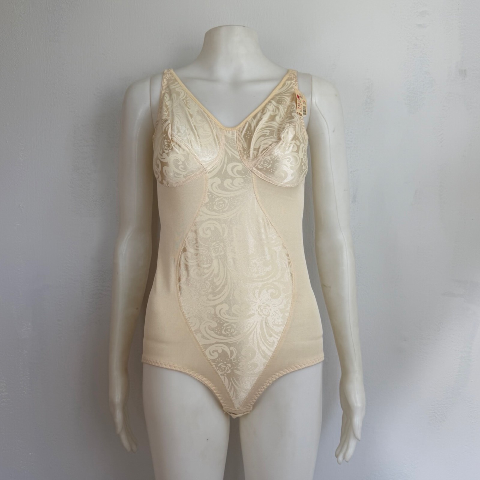Vintage Stretch Bodysuit Size XS (38B) 80s Embossed Cream Sleeveless Body Suit