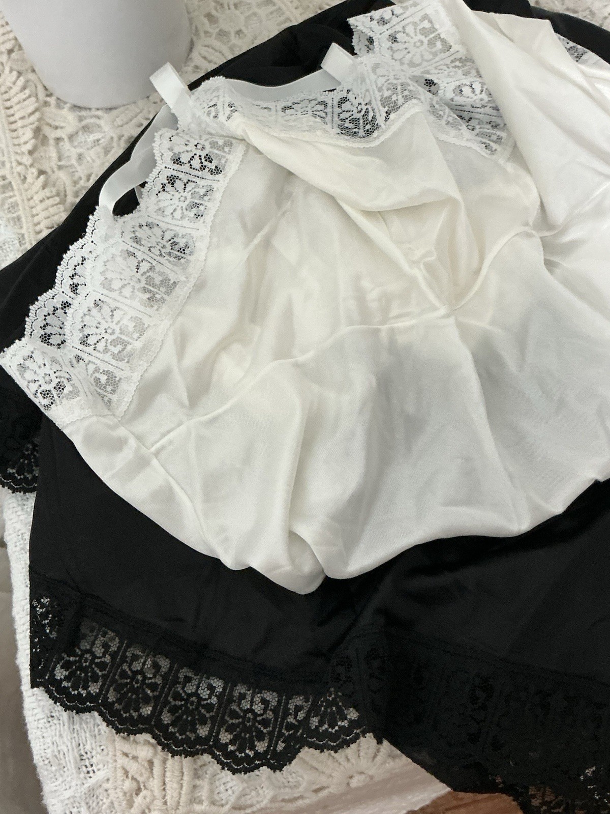 Dixie Belle USA Adjustable Strap Full Slip (42Average) Blk/Wh Color Block NEW