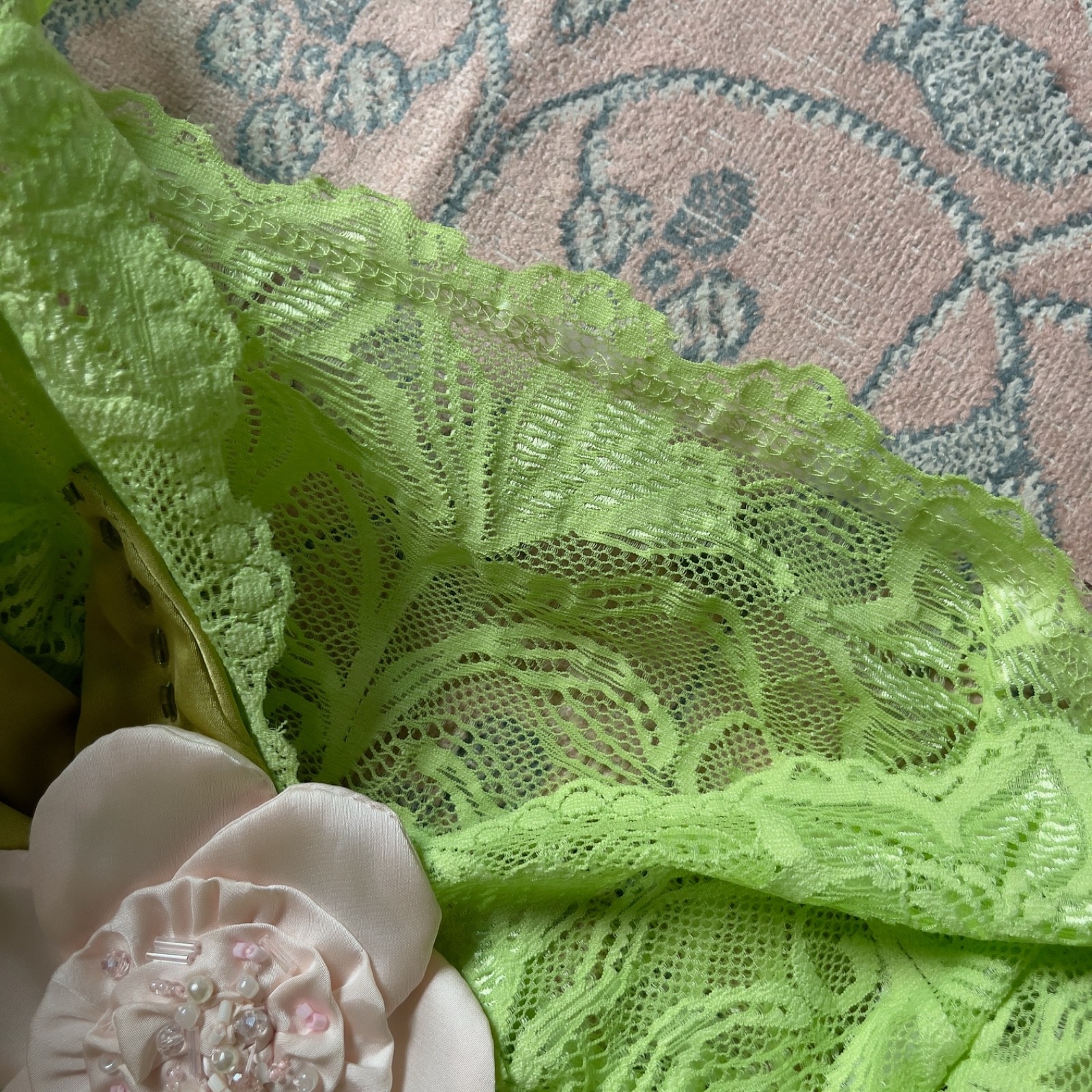 Romantic Frederick’s of Hollywood Y2K Lime Green Lace Sheer Halter Camisole (M)