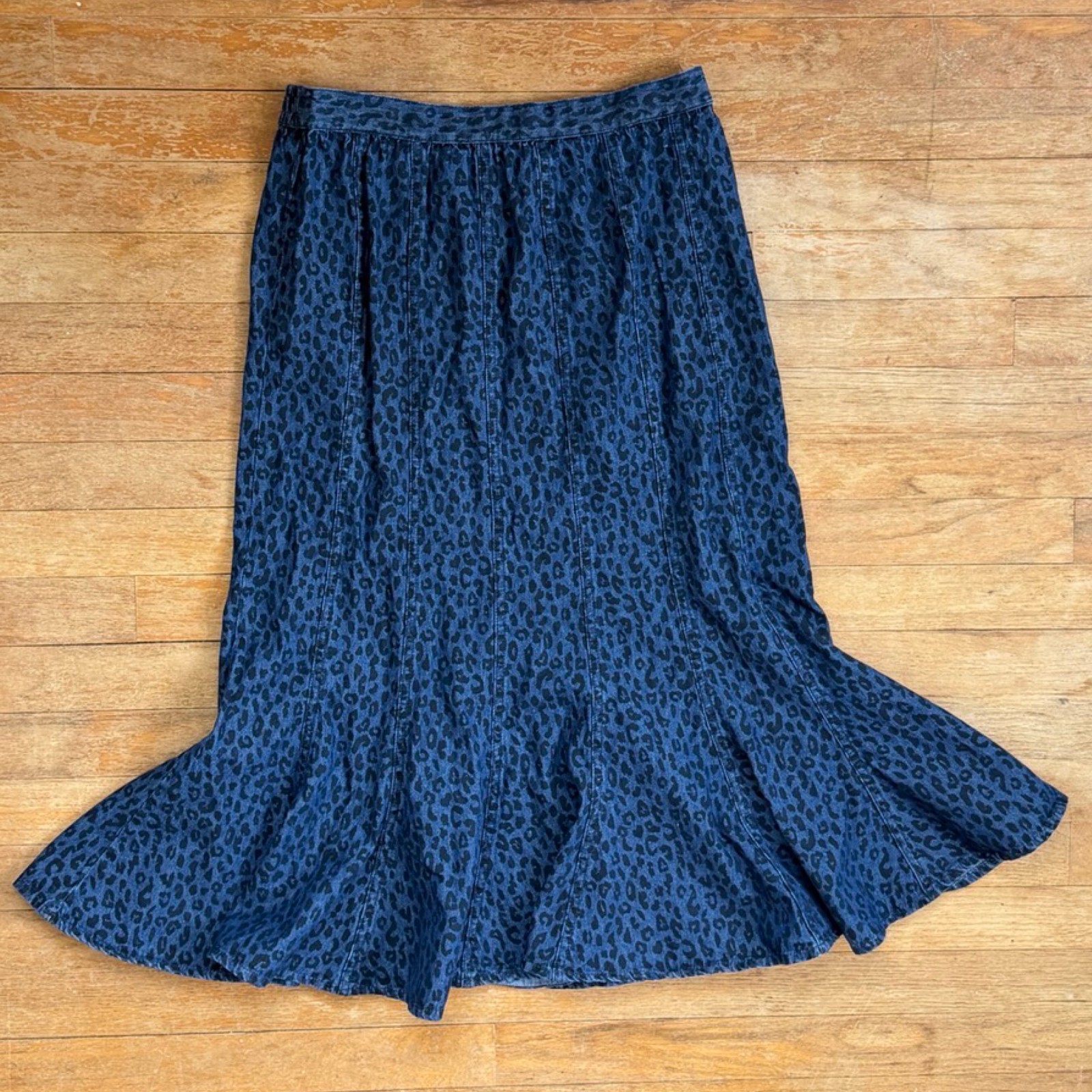 Vintage Leopard Print Jean Skirt Size Medium/Large 29-31&Prime; Waist Y2K Denim Blue