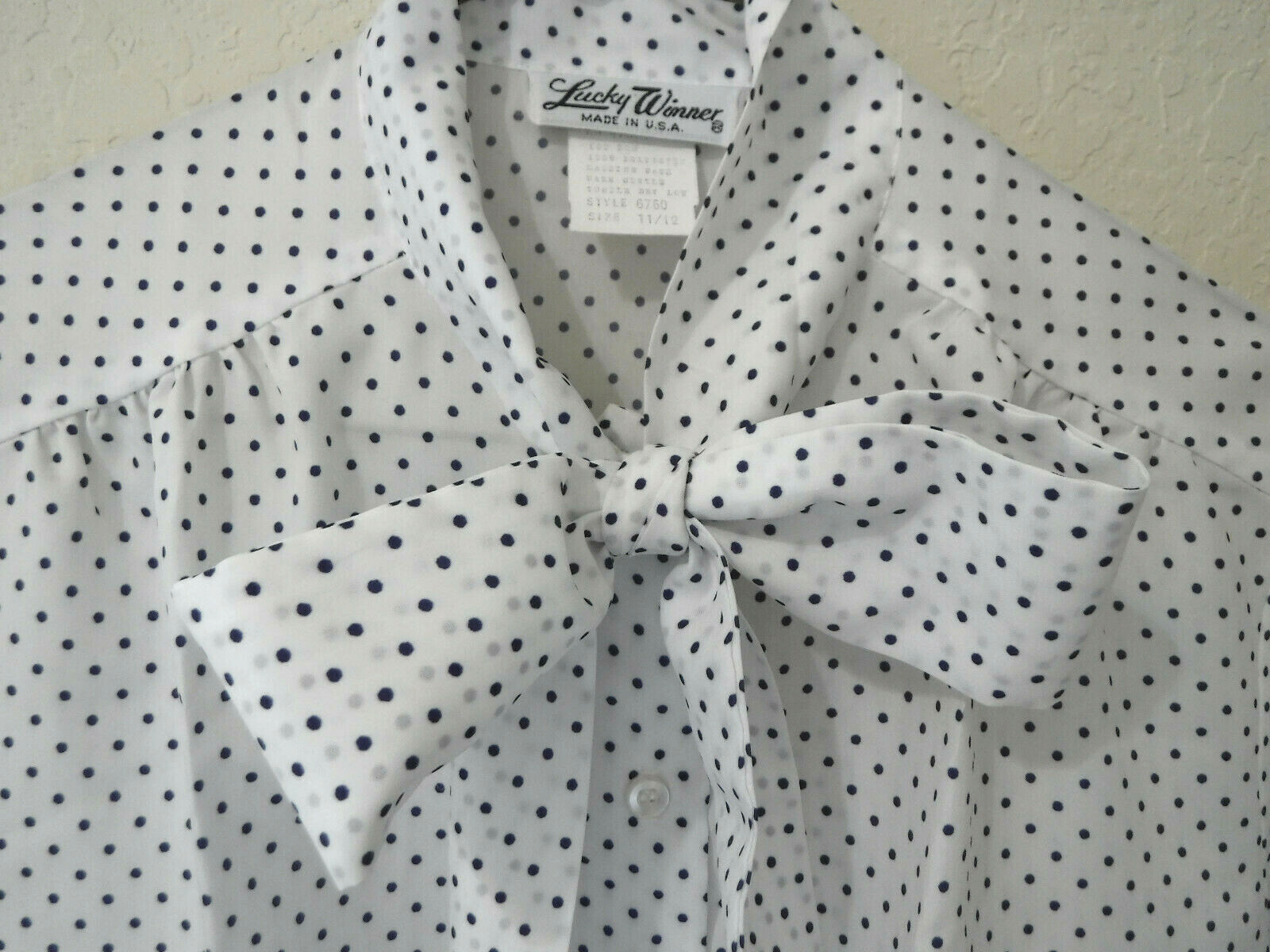 Vintage 70s Juniors Size 11/12 Polyester Pussy Bow Tie Neck Short Sleeve Blouse