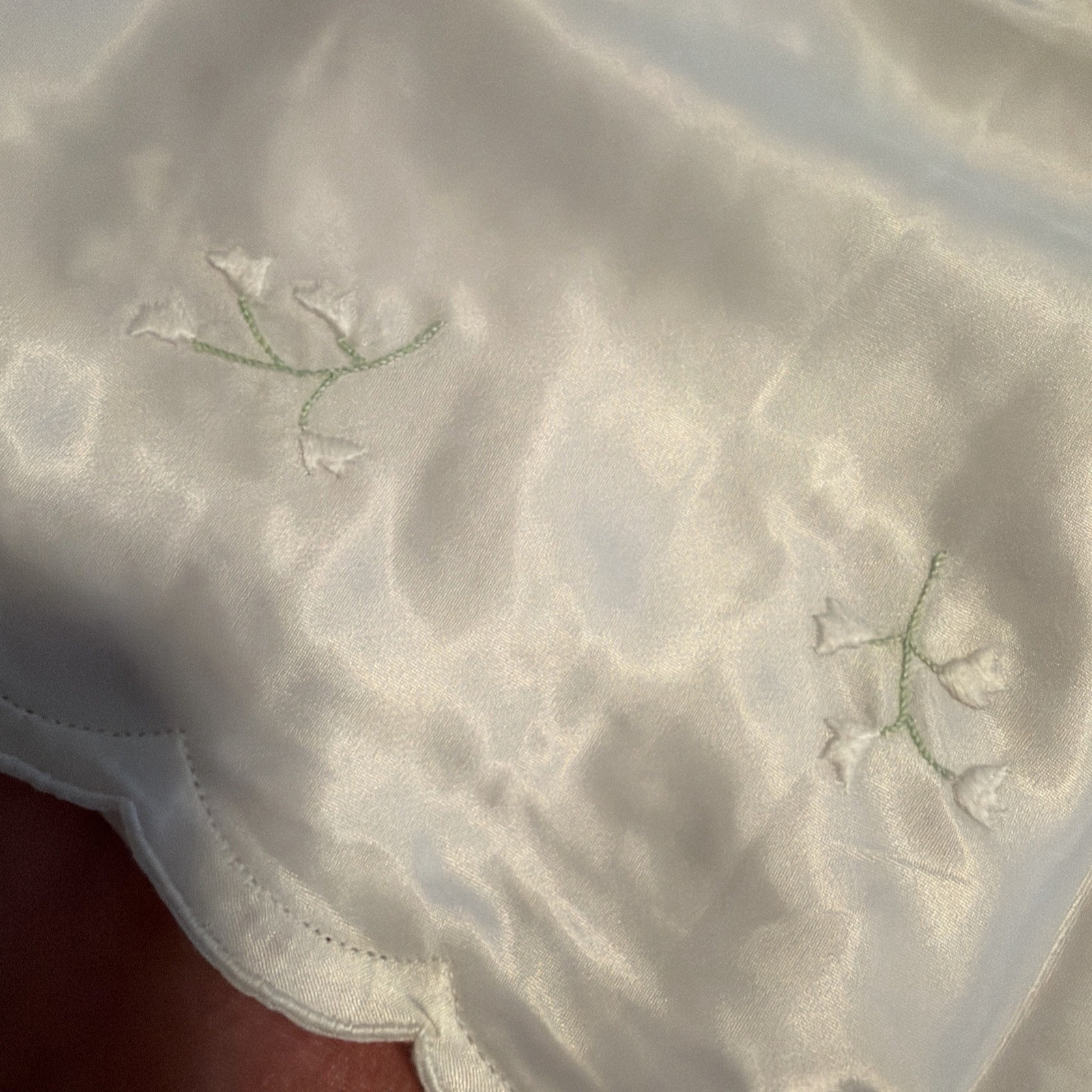 Vintage 60s Odette Barsa sz. LARGE Hand Embroidered Lily of the Valley Half Slip