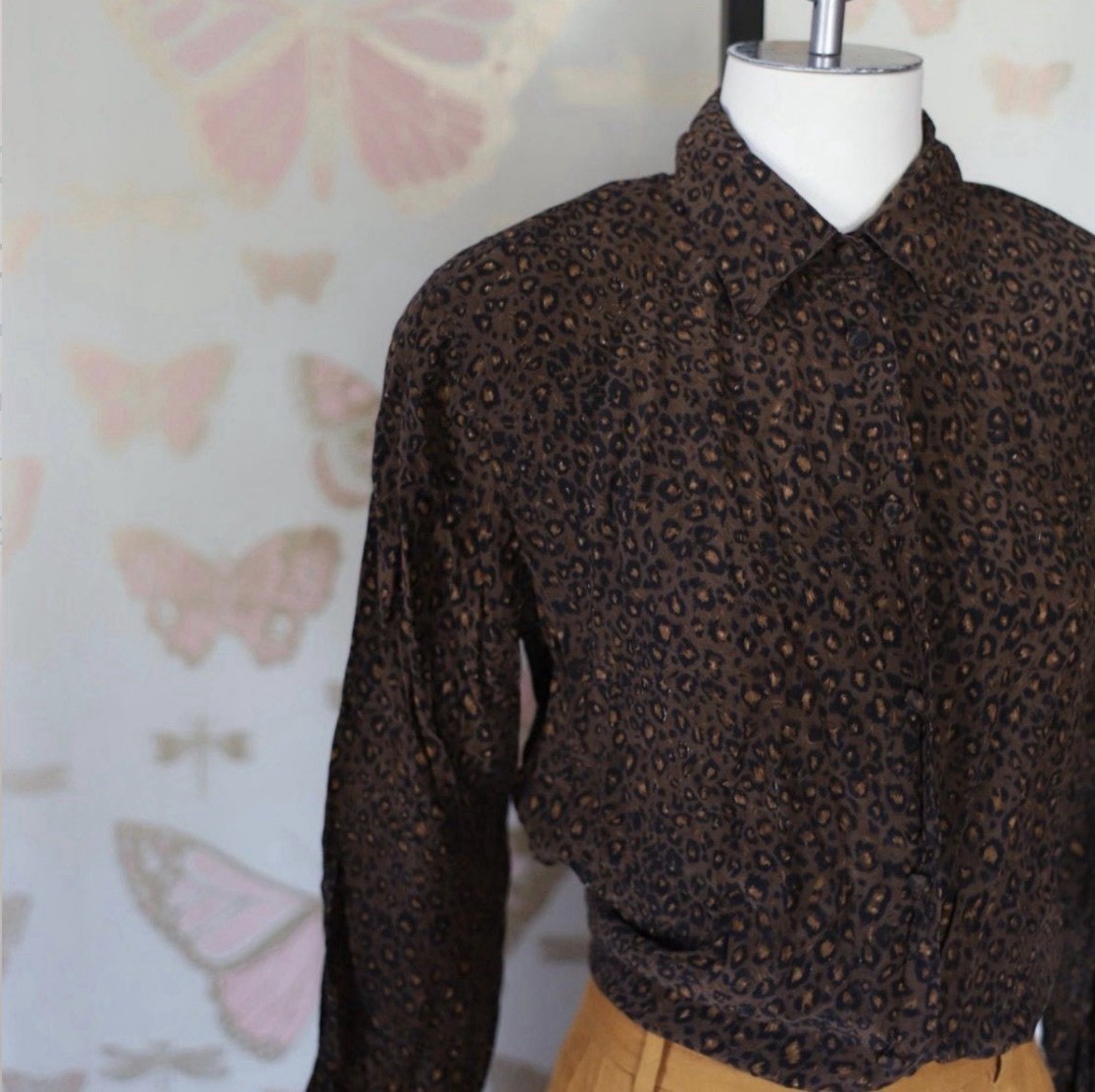 Vintage 1980s 90s Animal Print Long Sleeve Silk Blouse Button Down Cheetah