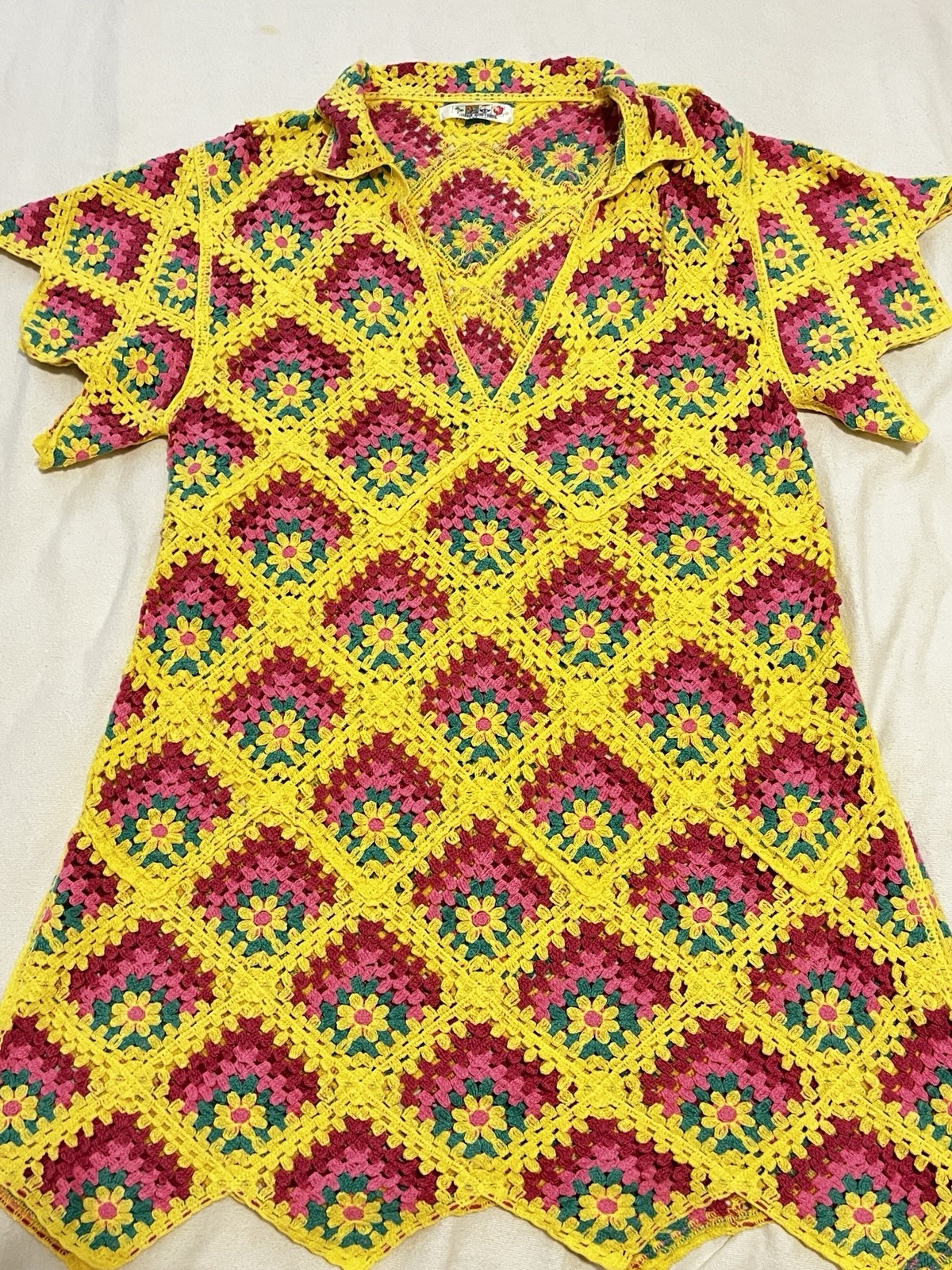 India Boutique Vintage-Style Crochet Granny Square Floral Boho Scalloped Coverup