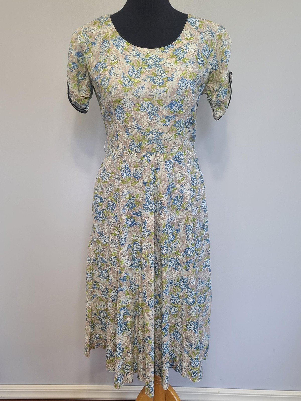 Vintage 1940s 1950s Light Blue Green White Flower Print Dress June Page W-28.5&Prime;
