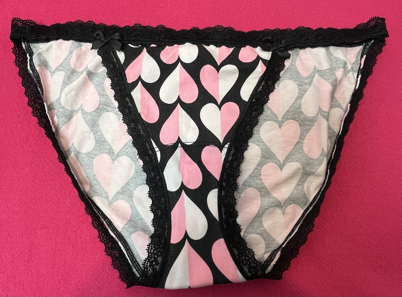 Vintage 2015 Victoria&rsquo;s Secret Low Rise STRING BIKINI Hearts Panty LARGE