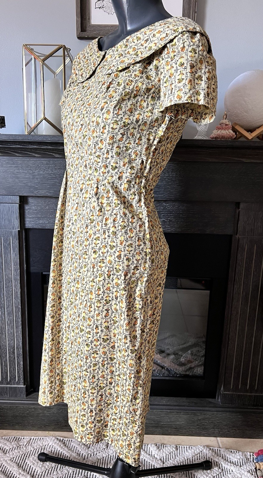 Vintage 50s Yellow Hat Pattern Dress With Peter Pan Collar M