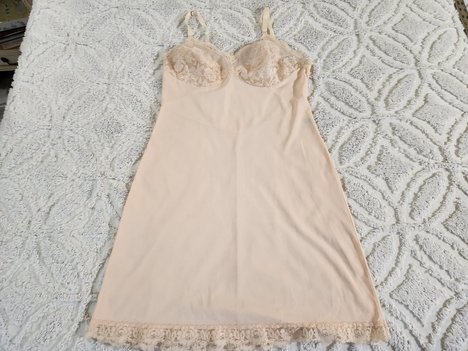 Vintage Gossard Artemis Nylon Full Slip Peach Lace Size 36 Average USA Pin-up