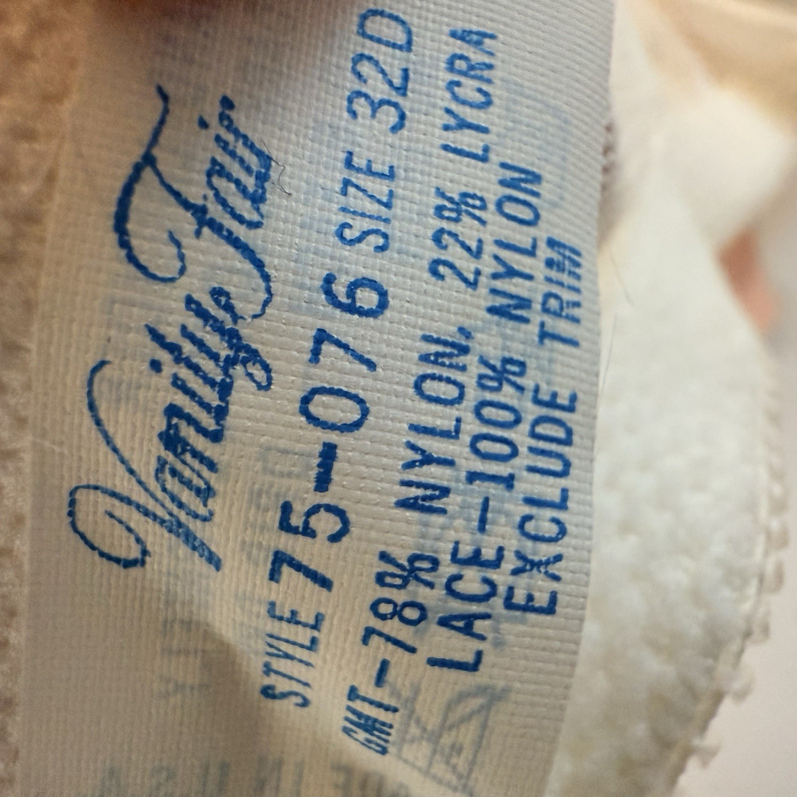 Vintage Vanity Fair Bra 32D Sheer White Nylon Lace Floral Full Figure Underwire