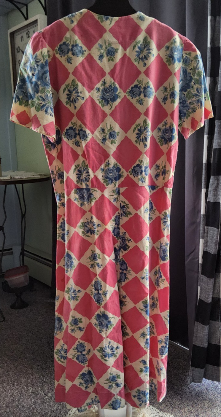 VTG HOUSE DRESS 1940s COTTON PRINT WWII Yrs. Size Small. Pink Blue Floral Checks