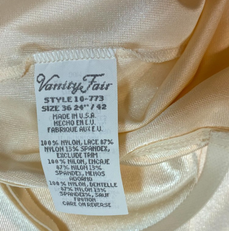 Vintage VANITY FAIR FULL SLIP Ivory Size 36 24&Prime; Medium NYLON Stretch Lace Liquid