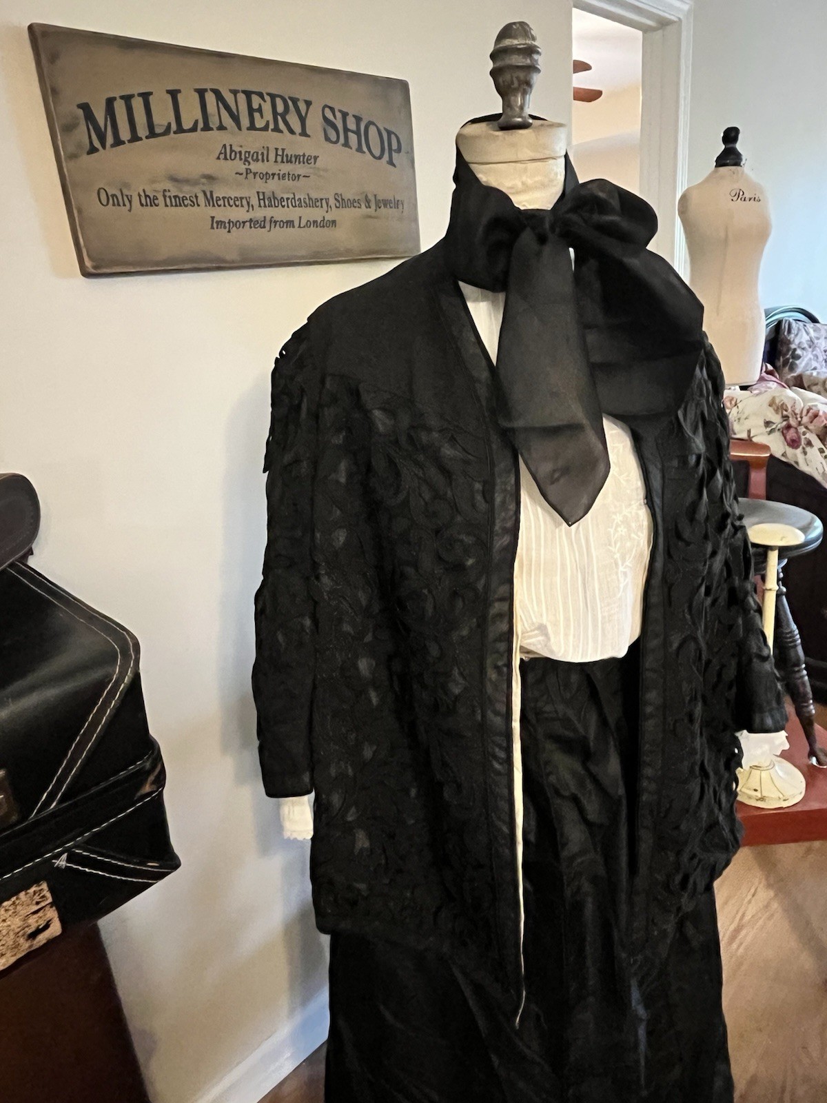 2608🌟Antique 1900s Silk Cutwork Coat Taffeta Skirt Lace Whitework Petticoat