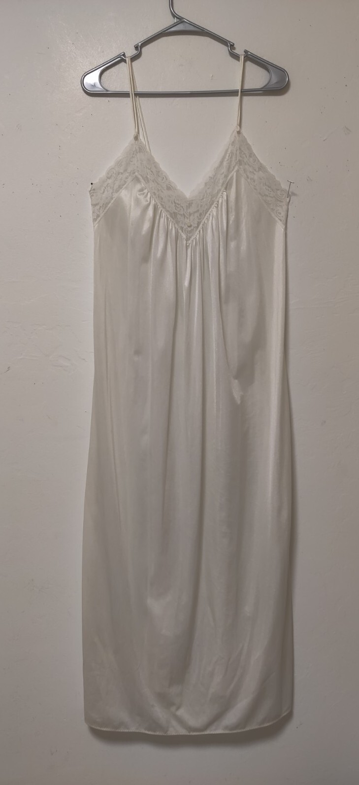 Val Mode Vintage Full Length Nightgown Elegant Piegnoir Lace Flow Plunging V EUC