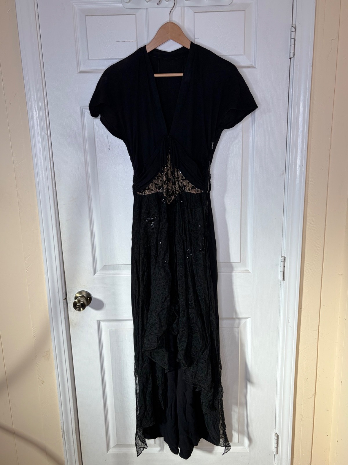 Vintage 1940s Black V-neck Sequin Lace Cap Sleeve Evening Gown – size small