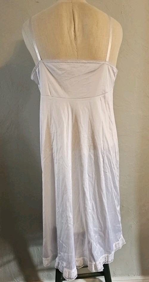 Vanity Fair Size 38 White Silky Soft Nylon Full Slip w/Lace
