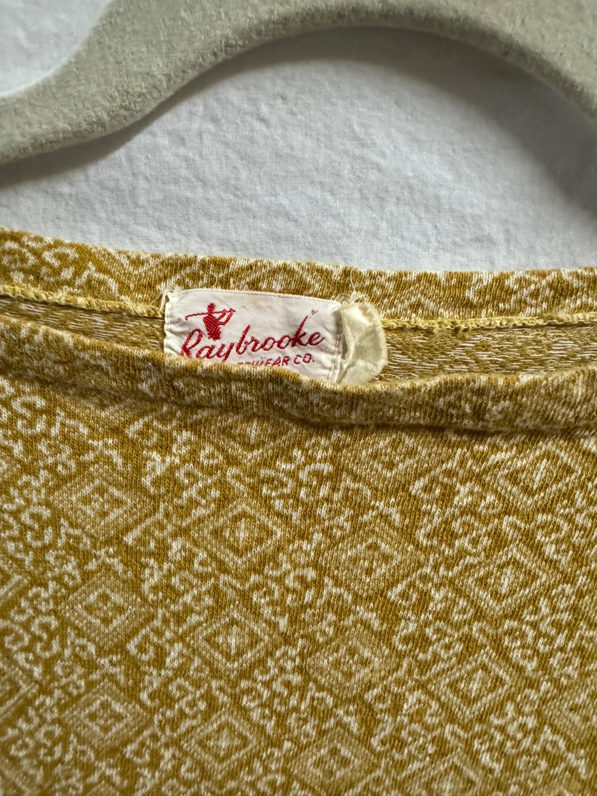 Rare Raybrooke S/M Vintage T Shirt Top 60s Cotton Knit Gold Eyelet Boatneck