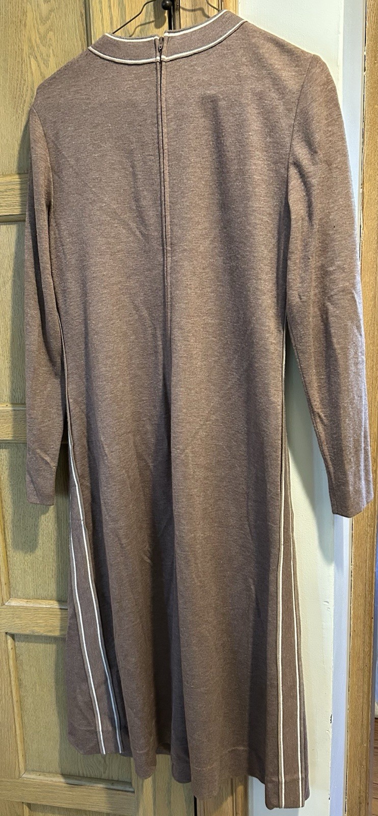 c1970s LESLIE FAY PALE BROWN DRESS WHITE TRIM SZ 14? ILGWU USA-MADE LABEL VG CND
