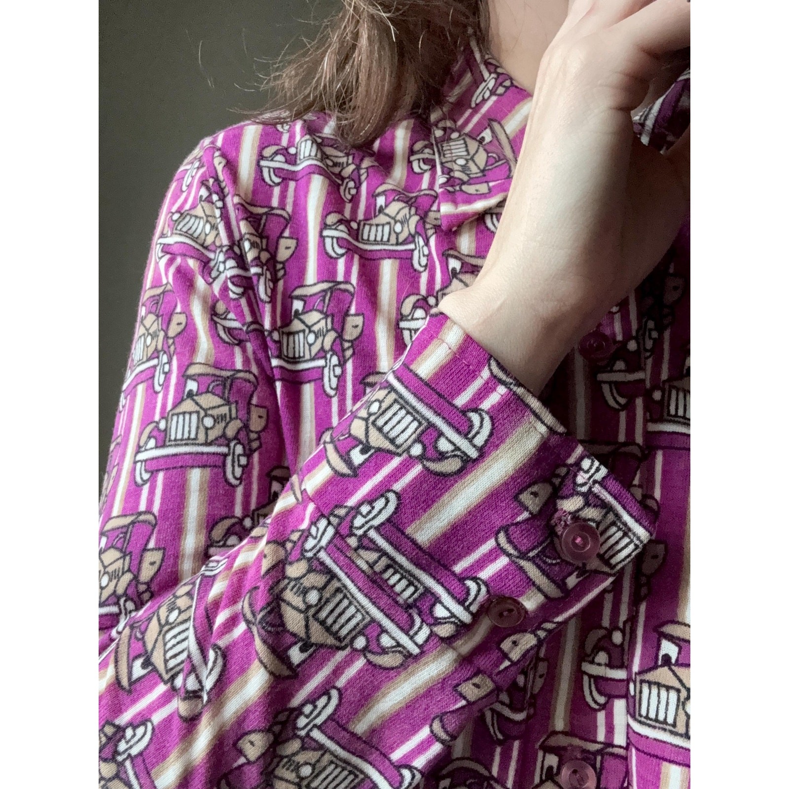 Vintage 70s Novelty Print Button Up Shirt | Antique Car | Magenta | M