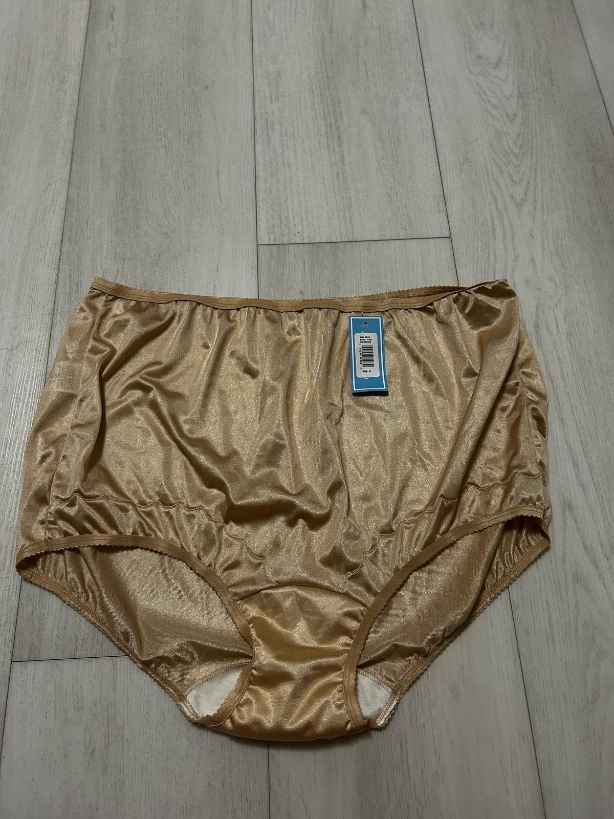 NWT Dixie Belle Vintage Nylon Panties Sz 13 Nude Scalloped Leg Style 719