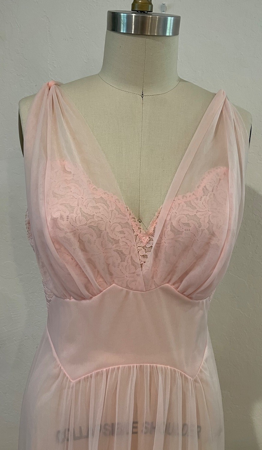 Vintage Vanity Fair 1960s nightdress-nightgown-Nylon-Pink Size 38”